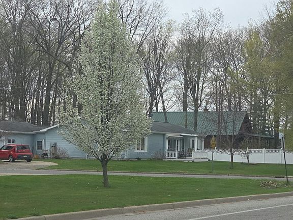 3rd image of 300 Connie Ave