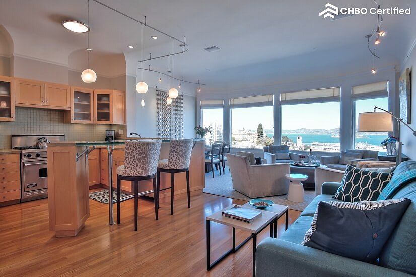 Open and Airy Space for Entertaining