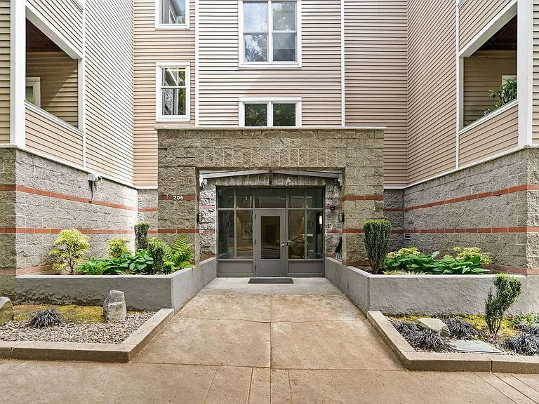 205 SW Montgomery St #204 — Photo 66