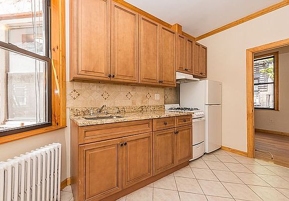 3rd image of 97 E 7th St #16C