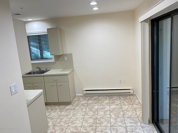 5th image of 56 Amberly Dr Unit B