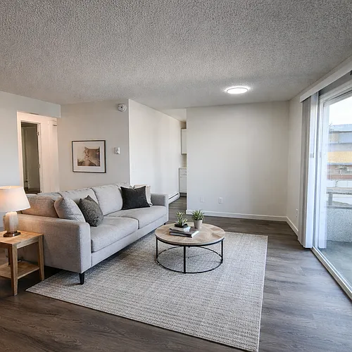 1622 W 7th Ave #203 Photo 1