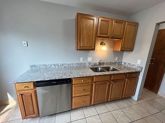 4th image of 1031 Cromwell Ave APT 304