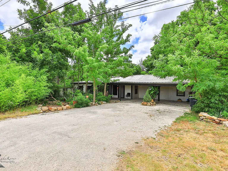 609 Sunset Dr — Photo 1