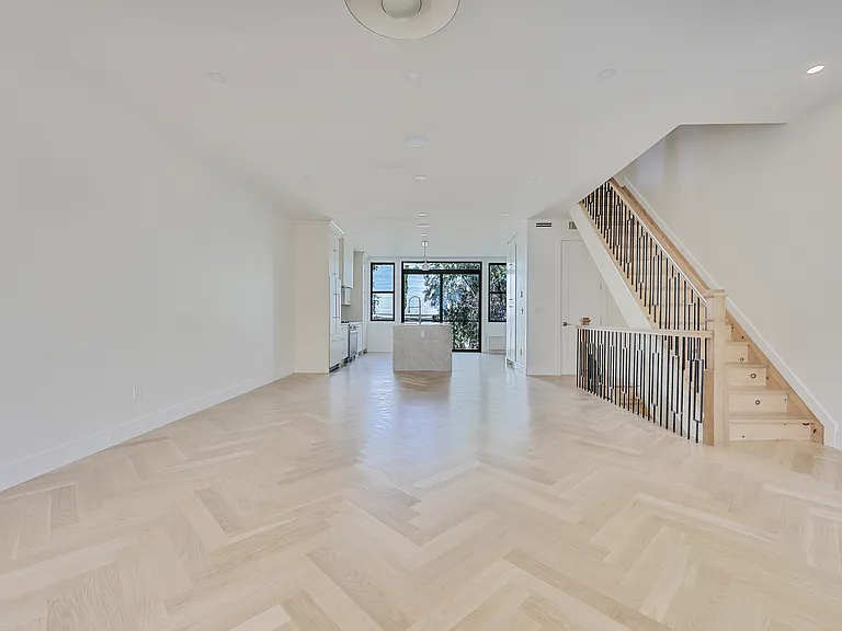 1107 Jefferson Ave #2 — Photo 4