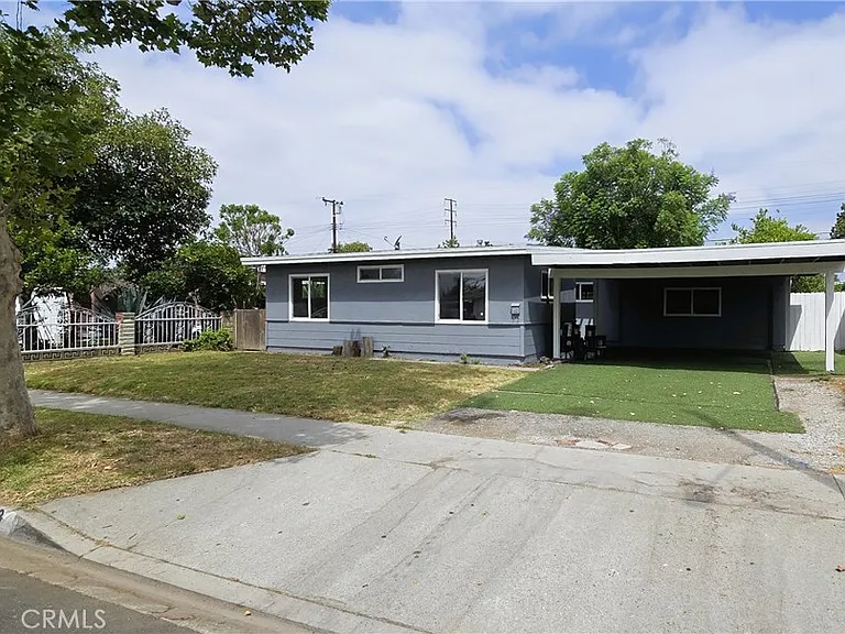 1043 Stichman Ave — Photo 2