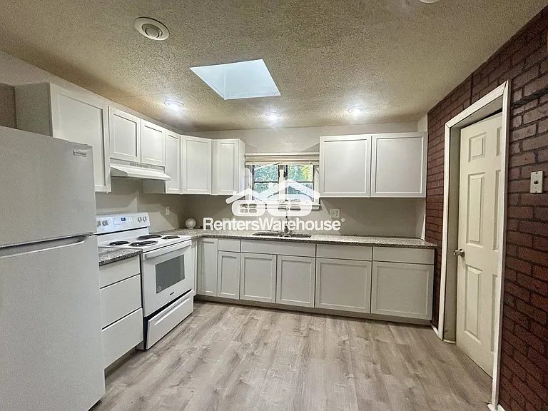 2846 Myrtle Ave — Photo 9
