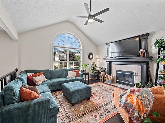 5th image of 612 NE Cumberland Dr