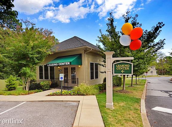 2013-10-01 _ Oakview Apartments-002