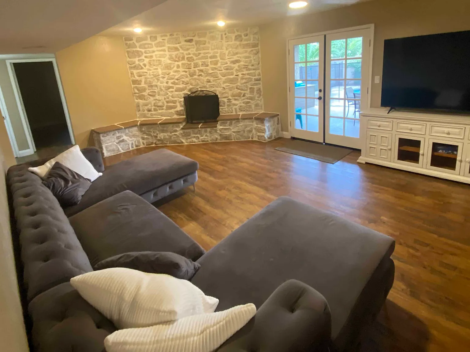 4 bed, 2274 sqft, $5,300 — Photo 3