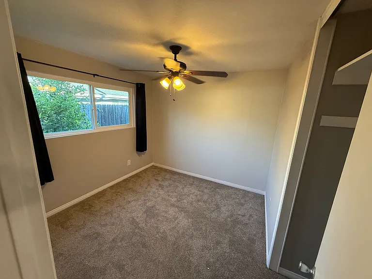 Bedroom 1 (no bathroom)