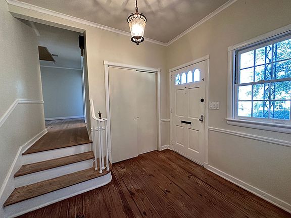 2nd image of 203 W Lloyd St