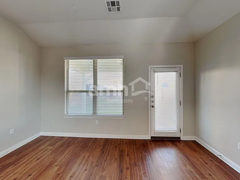 8010 Dampton Ln — Photo 5