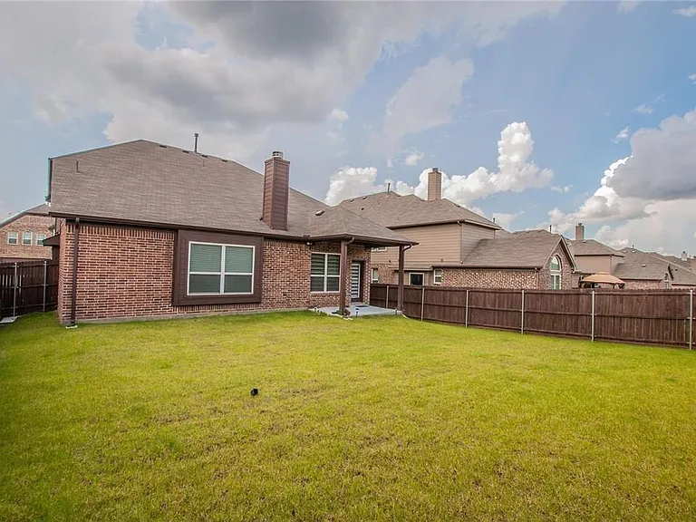 2440 Kingsgate Dr — Photo 21