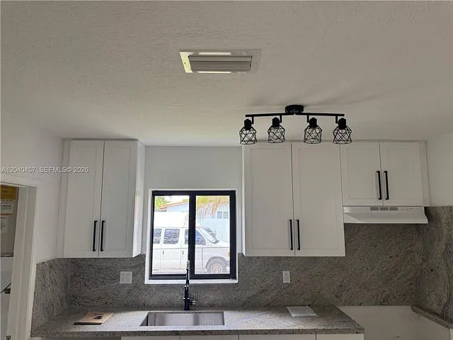 950 E 2nd St — Photo 6
