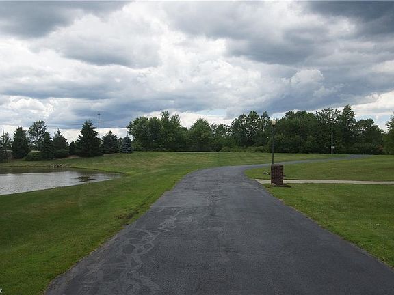4th image of 104 Oak Hill Cir