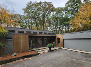 90 Hillyndale Rd, Mansfield, CT 06268