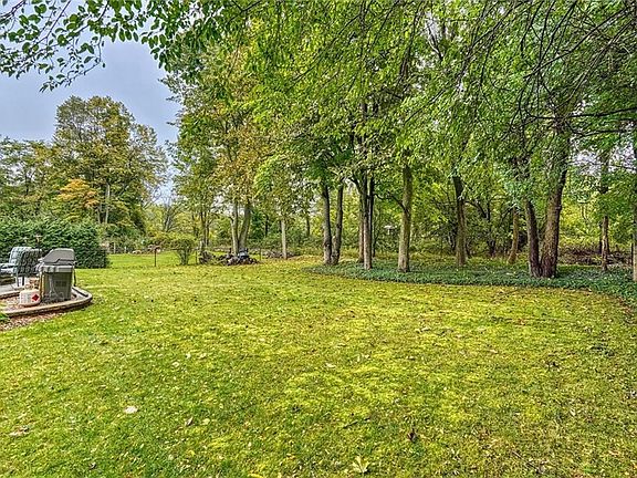 3rd image of 85 Tall Oak Ln