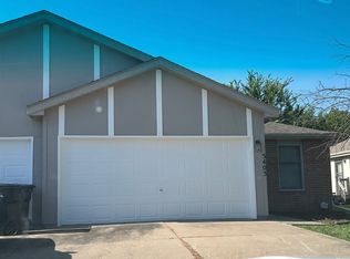 5403 SW Reeder St, Topeka, KS 66604