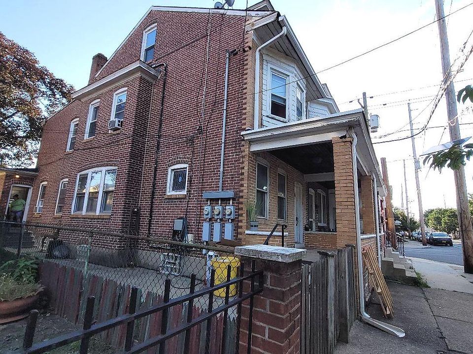 2nd image of 905 Genesee St