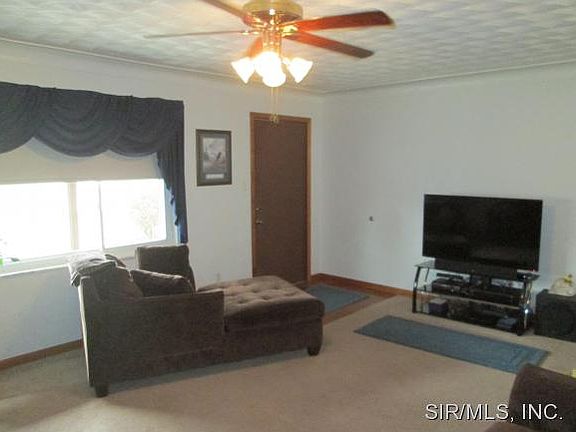 3rd image of 3246 Wilshire Dr