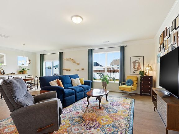 4th image of 221 Pendergast Rd