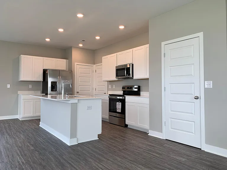 2502 Mounts Run Ln — Photo 4