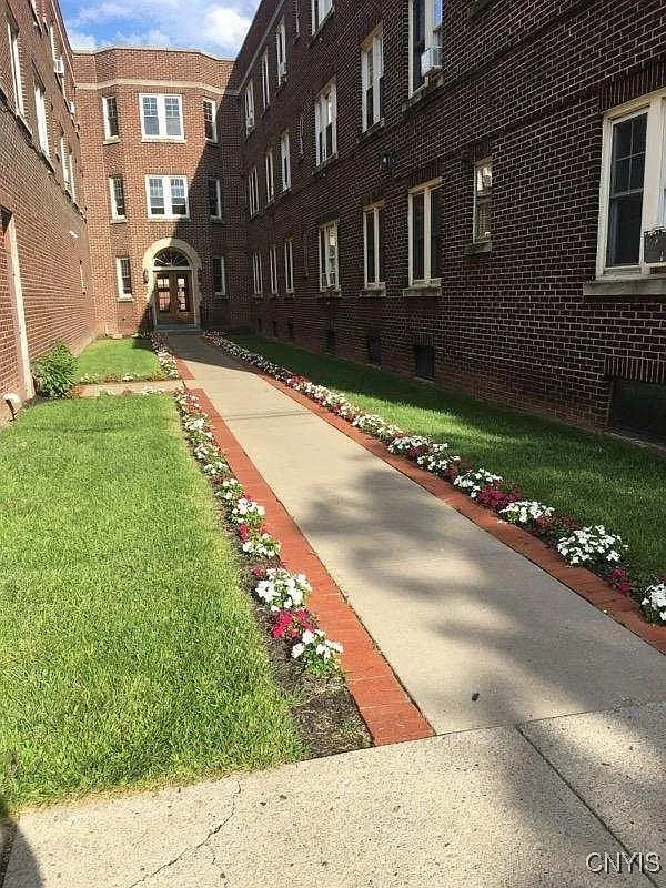 1 bed, 1.0 bath, 850 sqft, $1,100 — Photo 2