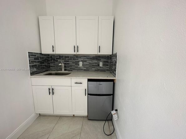 1635 Hollywood Blvd #B
