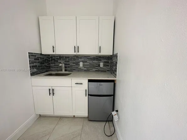 1635 Hollywood Blvd #B, Hollywood, FL 33020