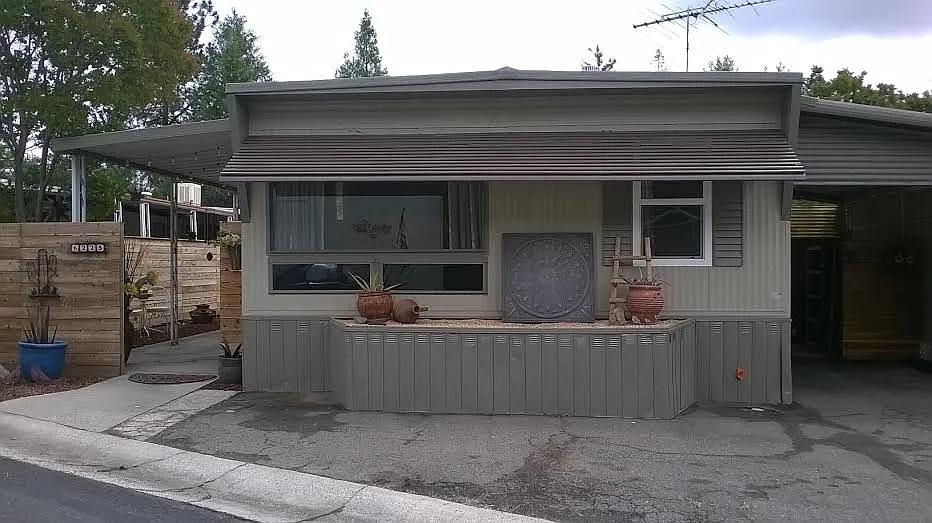 6225 Nob Hill Dr photo 1