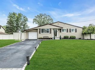 258 W 10th St, Deer Park, NY 11729