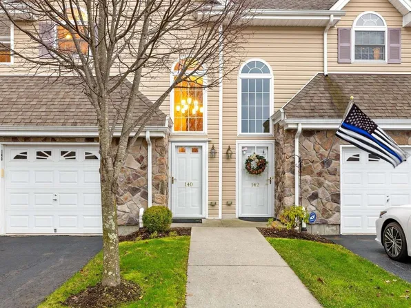 140 Christine Drive #140, Dix Hills, NY 11746