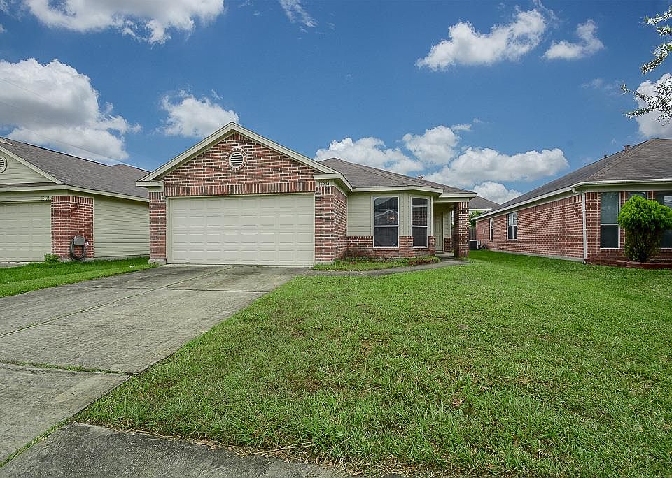 2nd image of 15934 Wisteria Hill St