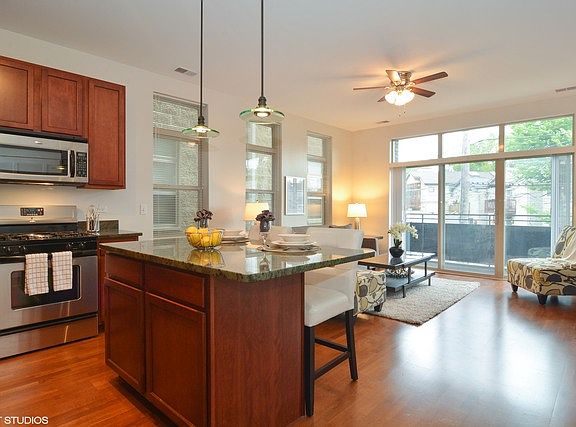 3rd image of 2923 N Clybourn Ave Unit 203