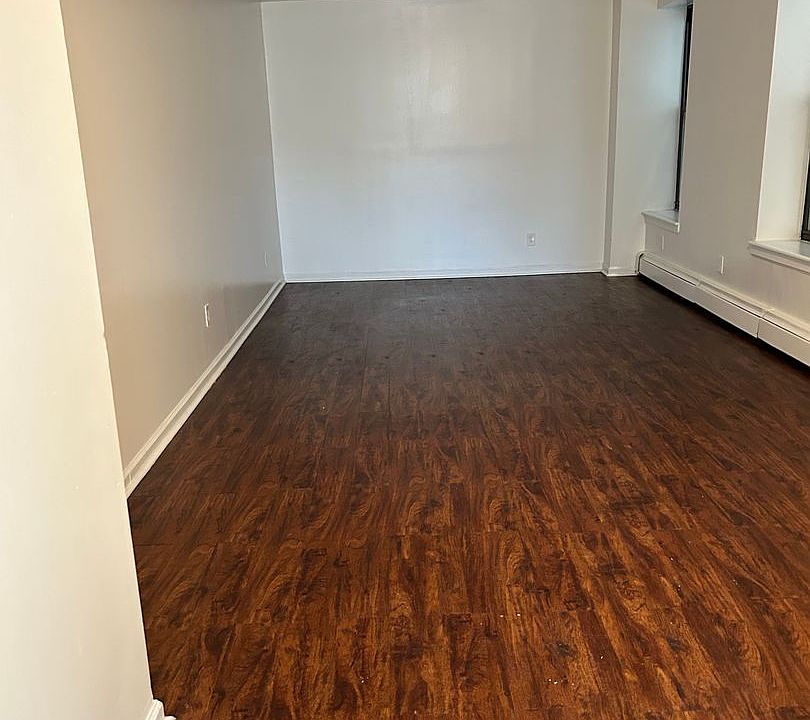 2nd image of 837 Longfellow Ave APT 1E