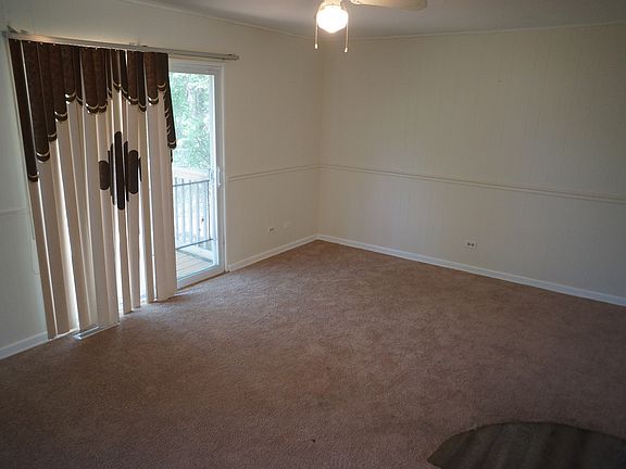3rd image of 129 E Rose St #1