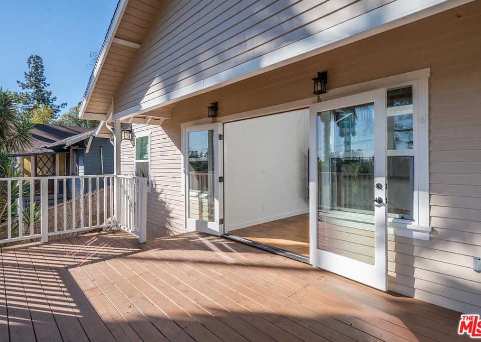 1st image of 923 Palm View Dr