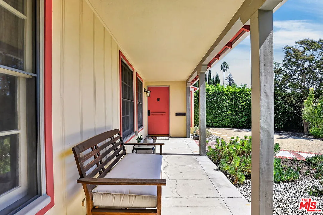 3 bed, 2.0 bath, 2057 sqft, $6,500 — Photo 2