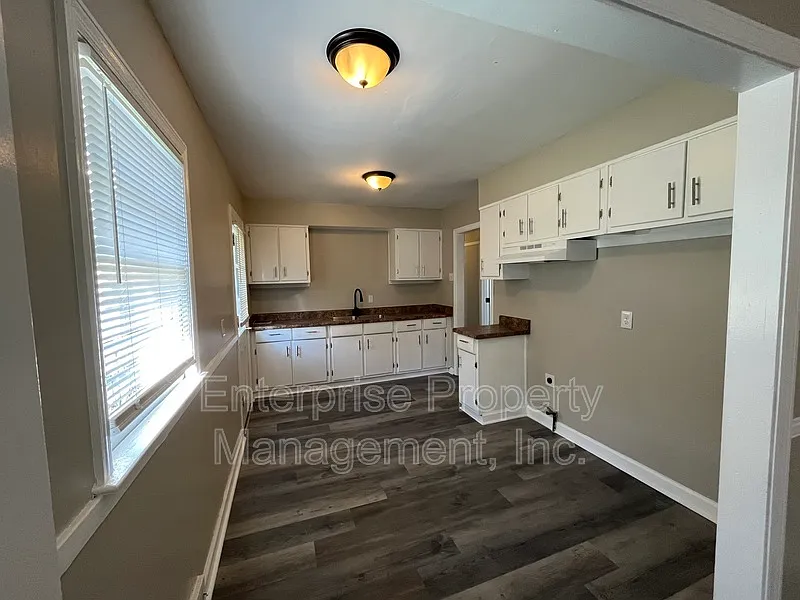 3 bed, 1.5 bath, 1400 sqft, $1,350 — Photo 3