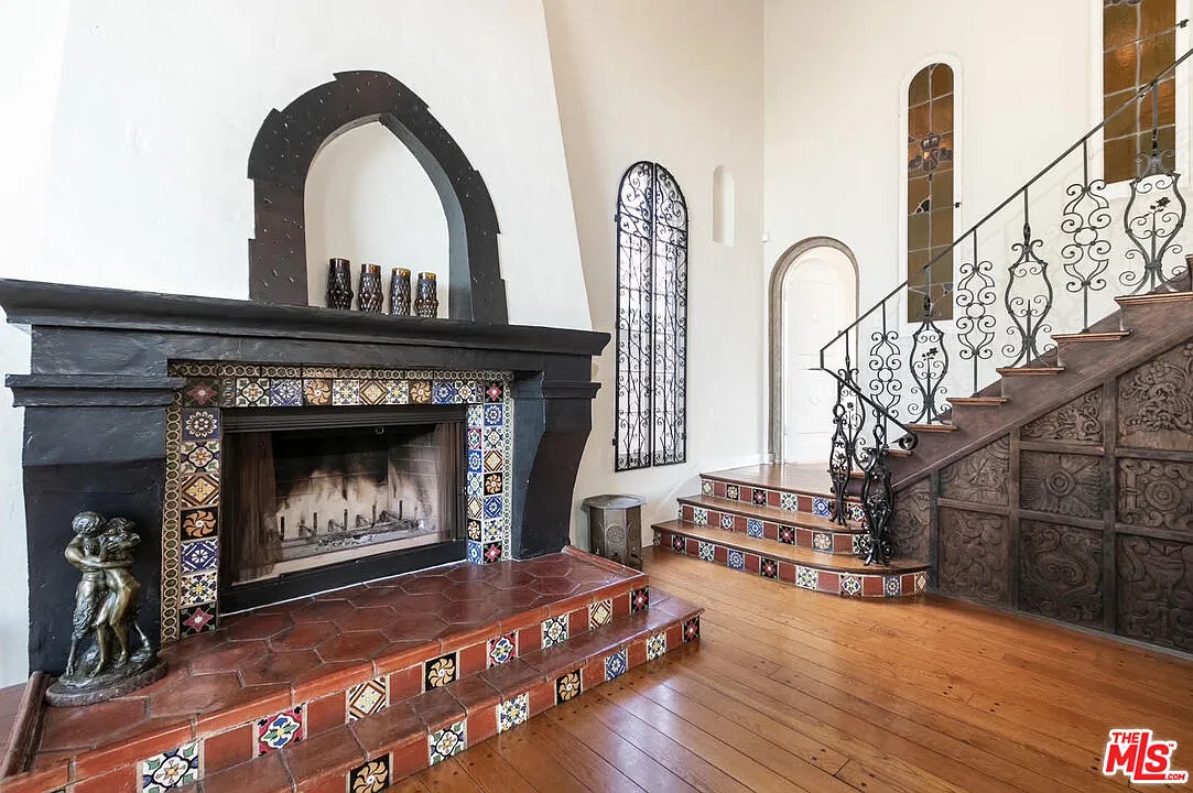 6 bed, 4.0 bath, 3348 sqft, $9,995 — Photo 3