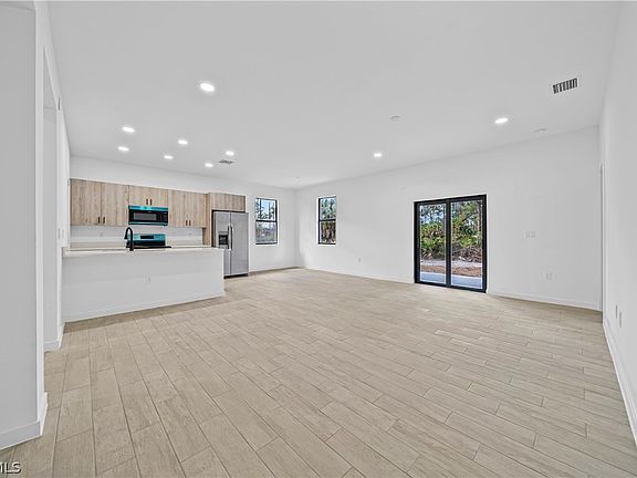 4th image of 3304 69th St W