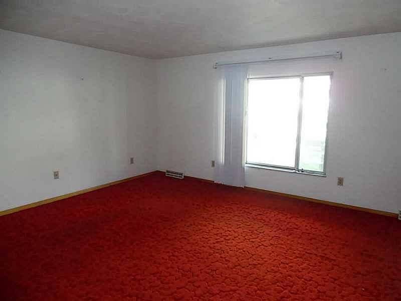 2nd image of 5847 Roosevelt Ave