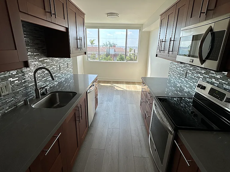 Kitchen Cabinets all on Soft Close