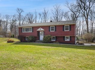 9 Woodlawn Dr, Bethel, CT 06801