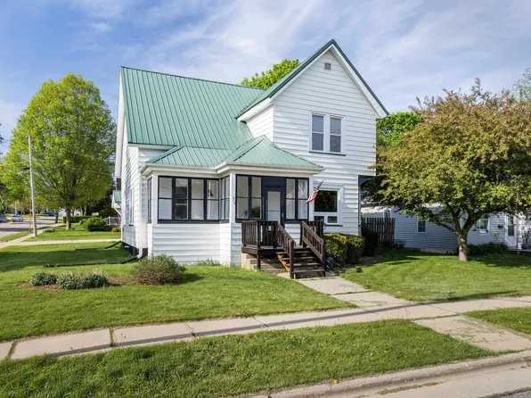 214 W Division St, Dodgeville, WI 53533
