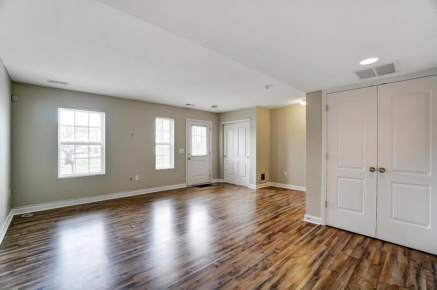 5608 Pittsford Dr — Photo 3
