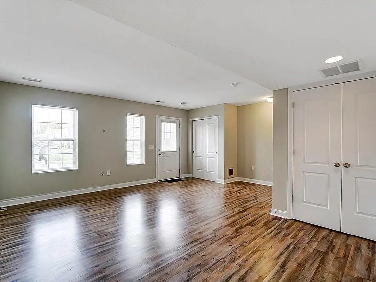 5608 Pittsford Dr — Photo 3