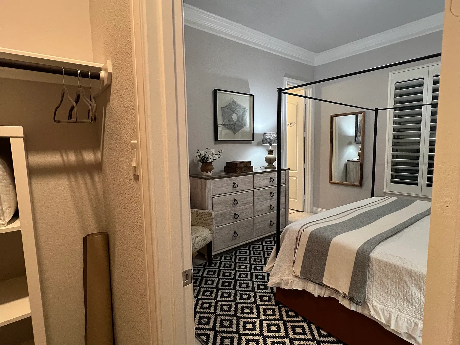 1 bed, 950 sqft, $2,200 — Photo 3