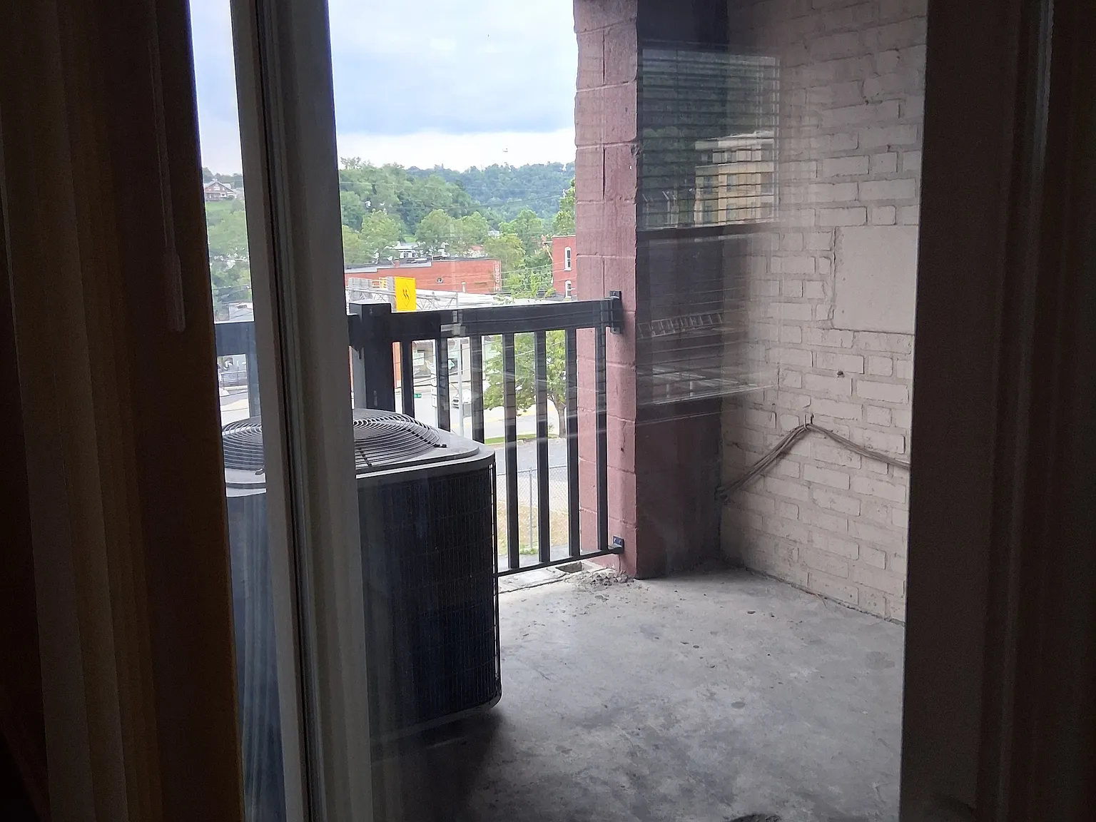 2 bed, 2.5 bath, 930 sqft, $1,200 — Photo 2